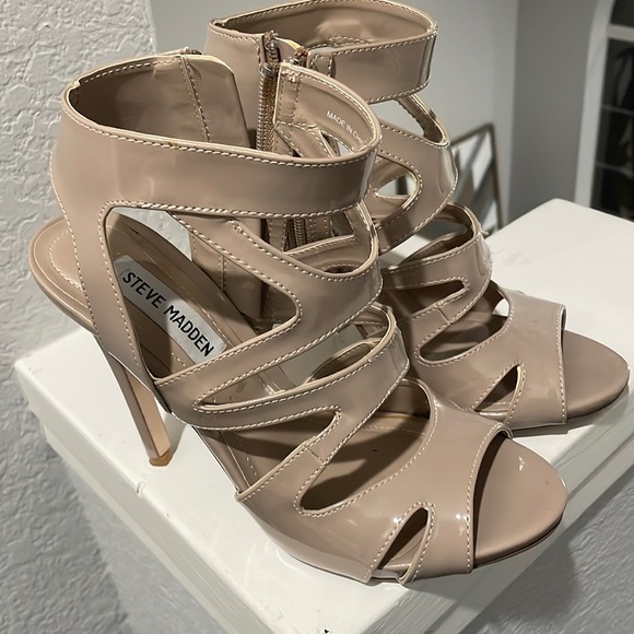 Steve Madden Shoes - Steve Madden patent leather heals